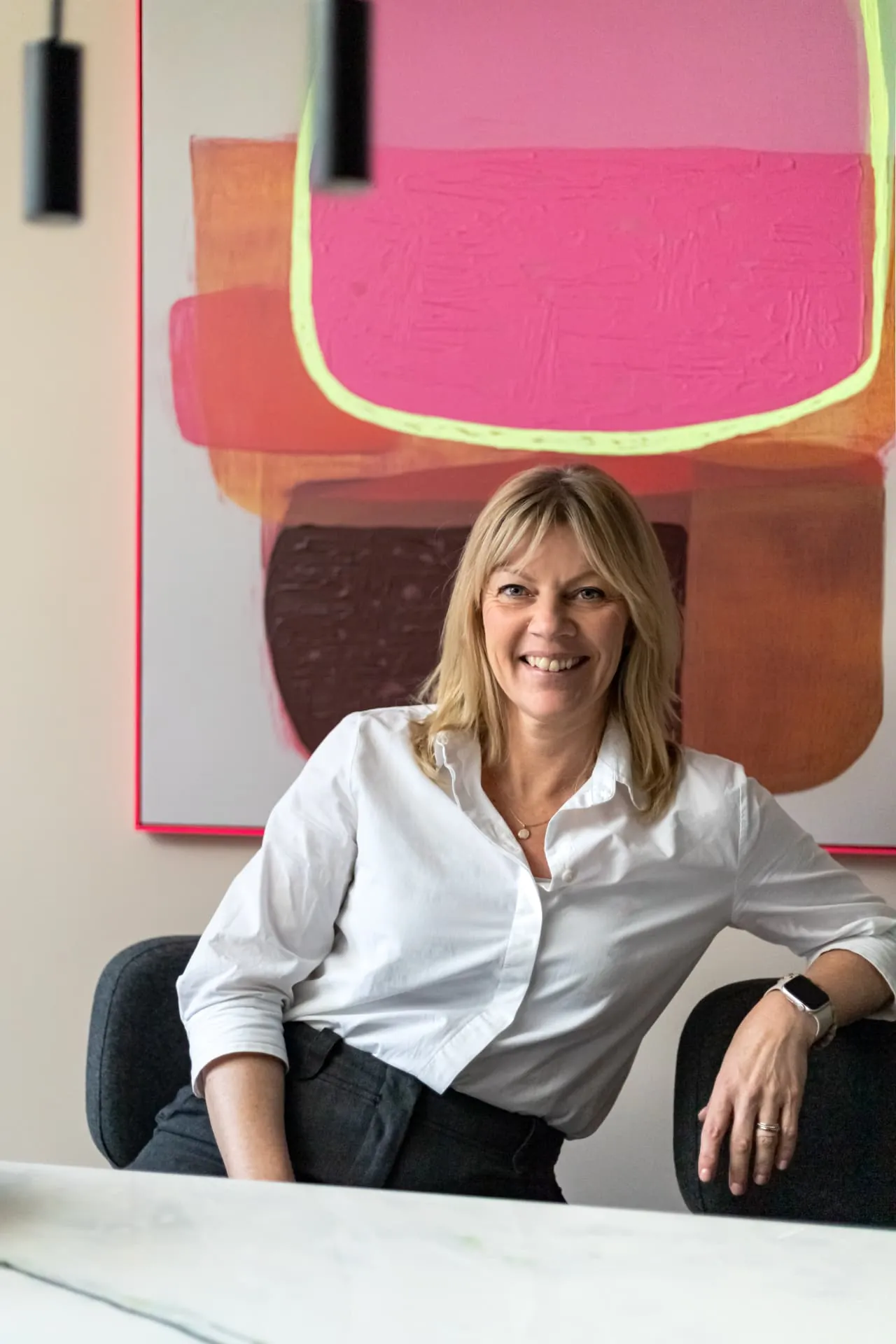 Gerrita Schutte aan het werk als interieurstylist